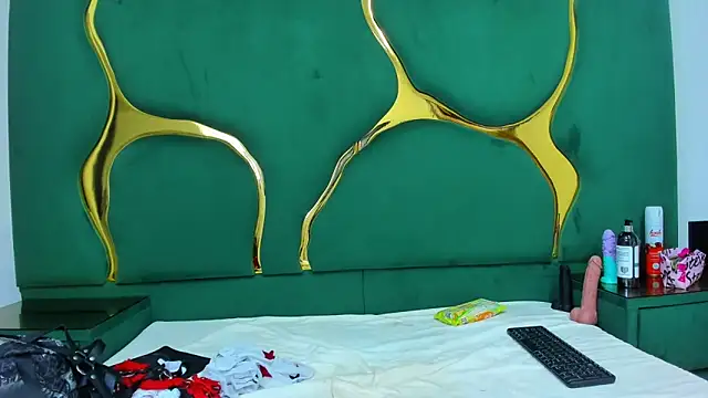 Snapshot of Allisonts69 chatting on 4, 11, 2025 Allisonts69 online show from 4, 11, 2025