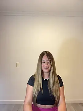 Snapshot of Zara_Ross chatting on 14, 10, 2025 Zara Ross online show from 14, 10, 2025