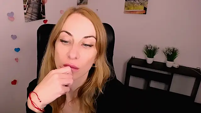 Snapshot of Create_your_own_sun chatting on 5, 10, 2025 Create your own sun online show from 5, 10, 2025