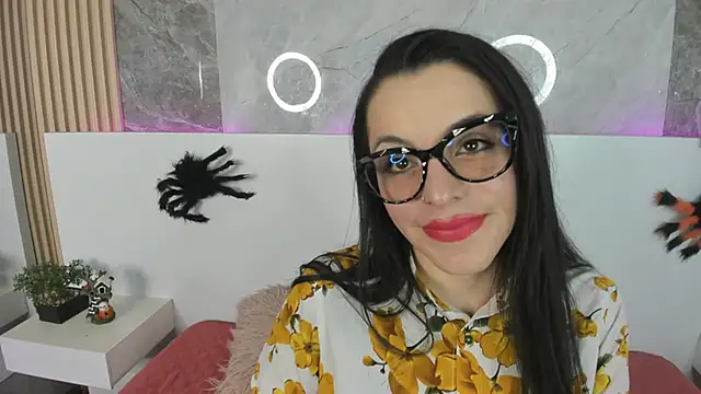 IsisNoir online show from 6, 10, 2025