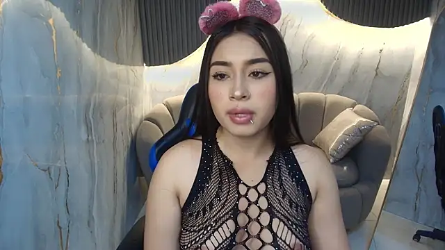 Snapshot of martina1_r chatting on 20, 10, 2025 martina1 r online show from 20, 10, 2025