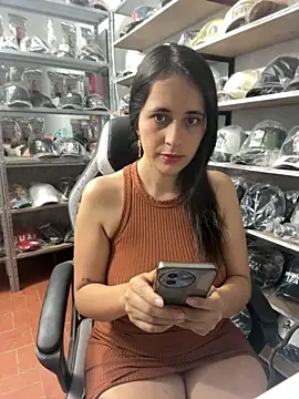 GiaDuque online show from 6, 10, 2025