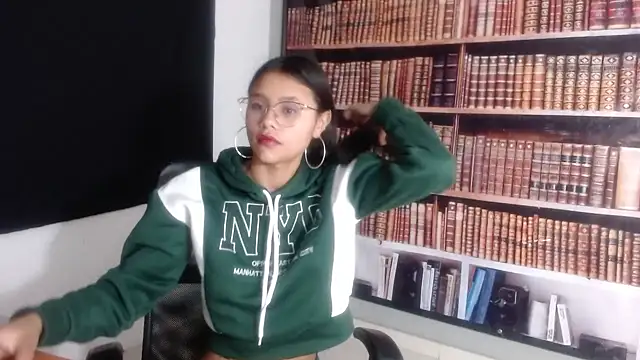 SofieLove 01 online show from 10, 9, 2025