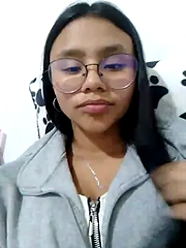 SofieLove 01 online show from 6, 4, 2026