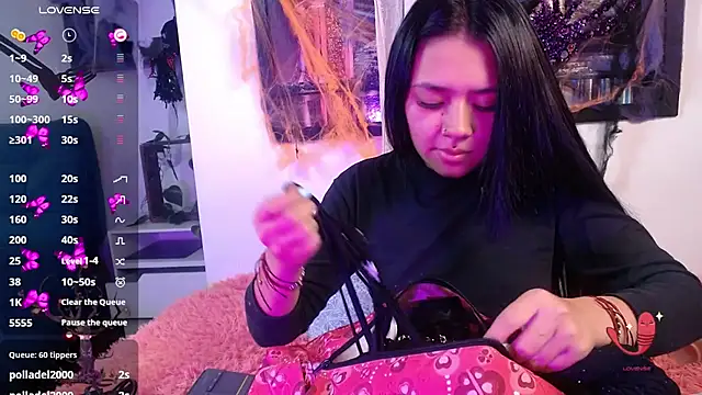 Snapshot of hellenngp chatting on 28, 10, 2025 hellenngp online show from 28, 10, 2025