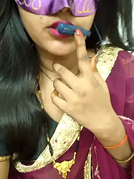 Snapshot of BEAUTY_QUE chatting on 23, 10, 2025 BEAUTY QUE online show from 23, 10, 2025