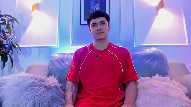 Snapshot of Leo_santoro chatting on 7, 3, 2026 Leo santoro online show from 7, 3, 2026