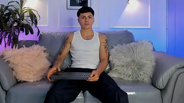 Snapshot of Leo_santoro chatting on 9, 3, 2026 Leo santoro online show from 9, 3, 2026