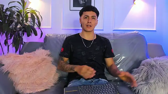 Snapshot of Leo_santoro chatting on 10, 3, 2026 Leo santoro online show from 10, 3, 2026