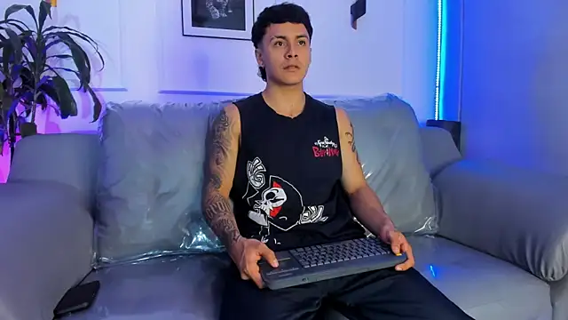 Snapshot of Leo_santoro chatting on 12, 3, 2026 Leo santoro online show from 12, 3, 2026