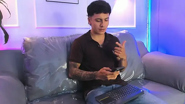 Snapshot of Leo_santoro chatting on 13, 3, 2026 Leo santoro online show from 13, 3, 2026