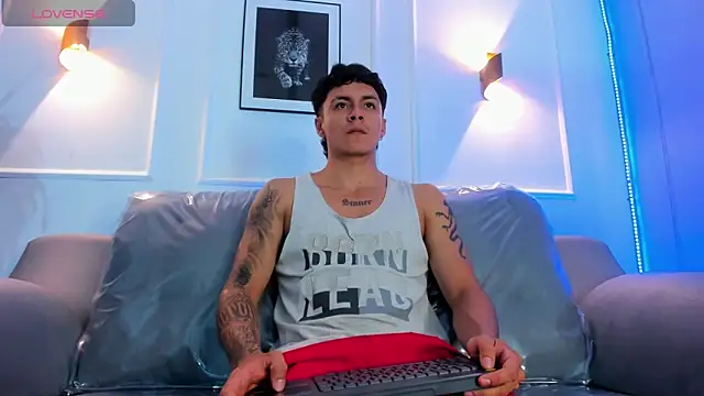 Snapshot of Leo_santoro chatting on 21, 3, 2026 Leo santoro online show from 21, 3, 2026