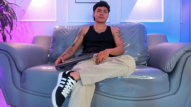 Snapshot of Leo_santoro chatting on 25, 3, 2026 Leo santoro online show from 25, 3, 2026