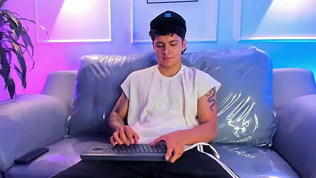 Snapshot of Leo_santoro chatting on 26, 3, 2026 Leo santoro online show from 26, 3, 2026