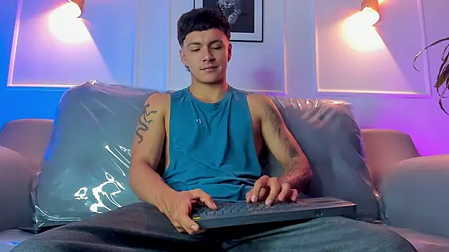 Snapshot of Leo_santoro chatting on 29, 3, 2026 Leo santoro online show from 29, 3, 2026