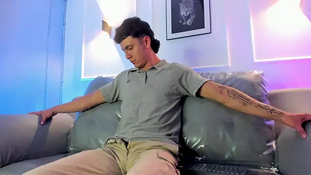 Snapshot of Leo_santoro chatting on 7, 4, 2026 Leo santoro online show from 7, 4, 2026