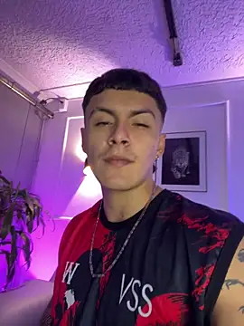 Snapshot of Leo_santoro chatting on 11, 4, 2026 Leo santoro online show from 11, 4, 2026