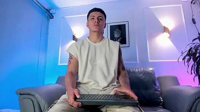 Snapshot of Leo_santoro chatting on 15, 4, 2026 Leo santoro online show from 15, 4, 2026