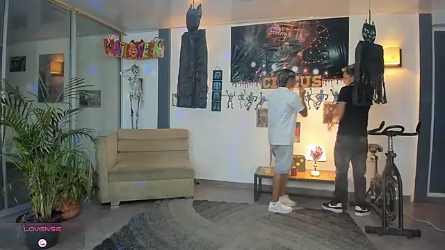 Bisexlifehot   online show from 23, 10, 2025