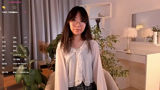 UdelaDodson online show from 9, 10, 2025