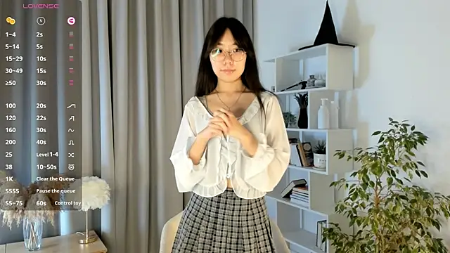 UdelaDodson online show from 25, 10, 2025