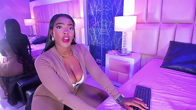 ReinaMiah online show from 28, 11, 2025