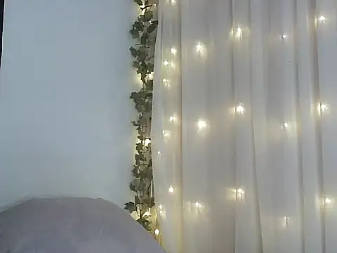 Snapshot of lishainparis18 chatting on 22, 11, 2025 lishainparis18 online show from 22, 11, 2025