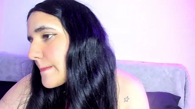 Snapshot of OnlyCurvySofi chatting on 27, 10, 2025 OnlyCurvySofi online show from 27, 10, 2025