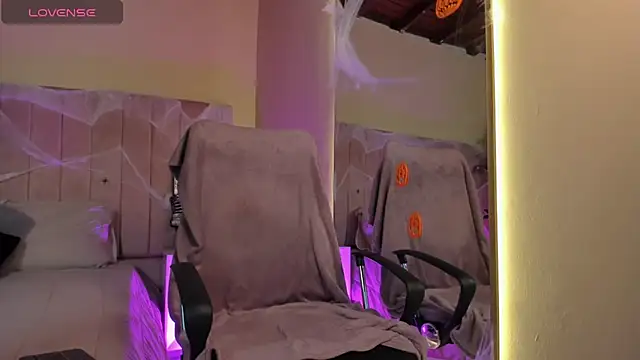 Snapshot of Mia_mtnz02 chatting on 24, 10, 2025 Mia mtnz02 online show from 24, 10, 2025