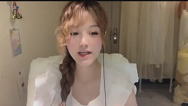 Snapshot of FuFu-puff chatting on 6, 10, 2025 FuFu-puff online show from 6, 10, 2025