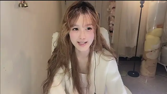 Snapshot of FuFu-puff chatting on 27, 10, 2025 FuFu-puff online show from 27, 10, 2025