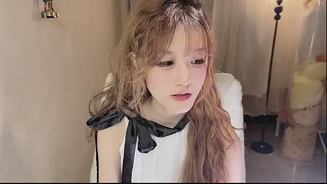 Snapshot of FuFu-puff chatting on 2, 11, 2025 FuFu-puff online show from 2, 11, 2025