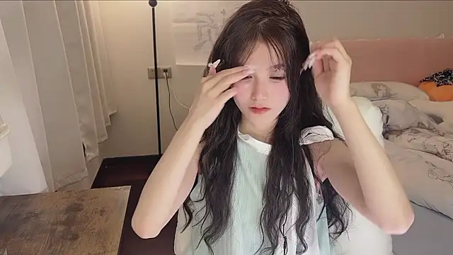 Snapshot of FuFu-puff chatting on 17, 11, 2025 FuFu-puff online show from 17, 11, 2025