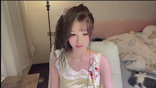 Snapshot of FuFu-puff chatting on 19, 11, 2025 FuFu-puff online show from 19, 11, 2025