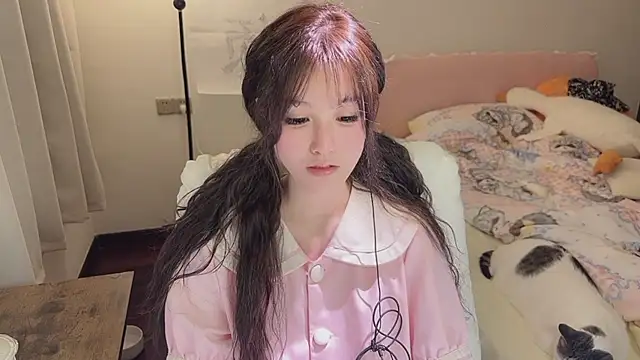 Snapshot of FuFu-puff chatting on 22, 11, 2025 FuFu-puff online show from 22, 11, 2025