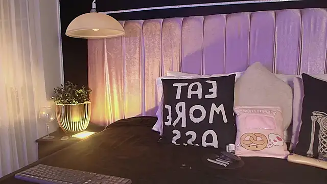 Dannyaa  online show from 4, 10, 2025