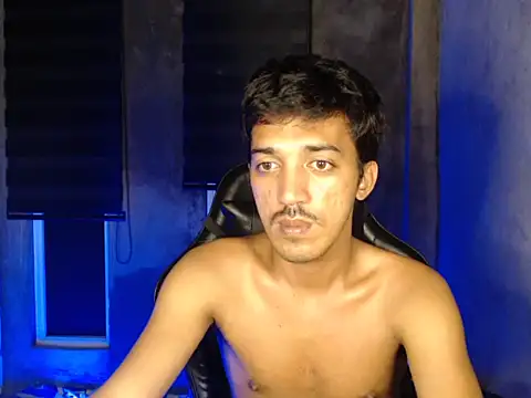 Snapshot of RowyCam chatting on 11, 11, 2025 RowyCam online show from 11, 11, 2025