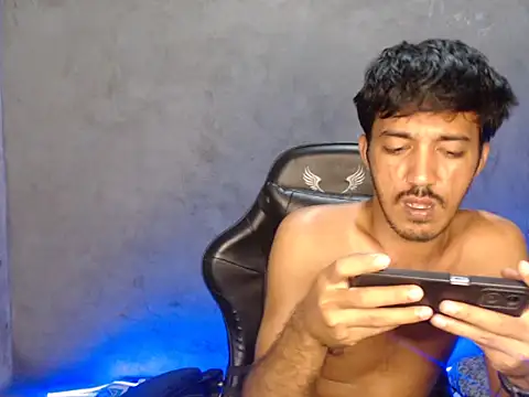 Snapshot of RowyCam chatting on 20, 11, 2025 RowyCam online show from 20, 11, 2025