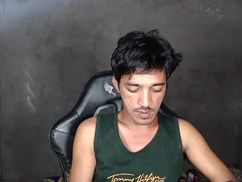 Snapshot of RowyCam chatting on 23, 11, 2025 RowyCam online show from 23, 11, 2025