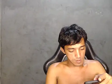 Snapshot of RowyCam chatting on 1, 12, 2025 RowyCam online show from 1, 12, 2025