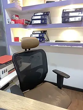 isabella horney  online show from 14, 4, 2026