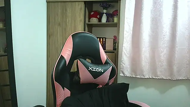 Oliviawatson1 online show from 7, 11, 2025