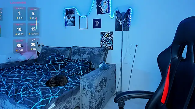 cute little ass online show from 5, 10, 2025