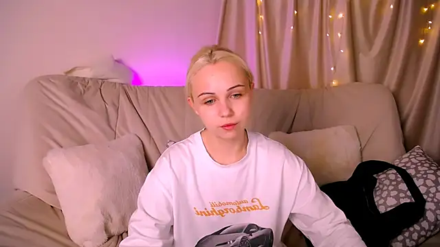 Charlotte Colinss online show from 13, 11, 2025