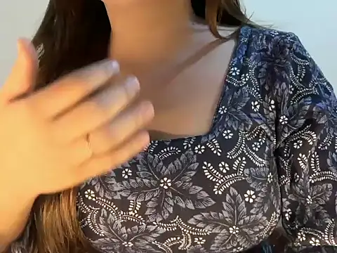 Remi Emmii online show from 12, 1, 2026