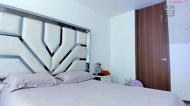 Snapshot of Michelle_Ferrerr chatting on 3, 12, 2025 Michelle Ferrerr online show from 3, 12, 2025