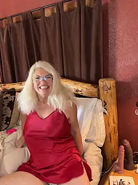 Snapshot of SubMissOlivia chatting on 25, 9, 2025 SubMissOlivia online show from 25, 9, 2025