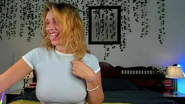 Snapshot of Ariana_Spring chatting on 24, 9, 2025 Ariana Spring online show from 24, 9, 2025