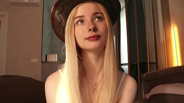 Snapshot of Nana_Wilson chatting on 6, 4, 2026 Nana Wilson online show from 6, 4, 2026