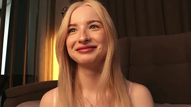 Snapshot of Nana_Wilson chatting on 14, 4, 2026 Nana Wilson online show from 14, 4, 2026